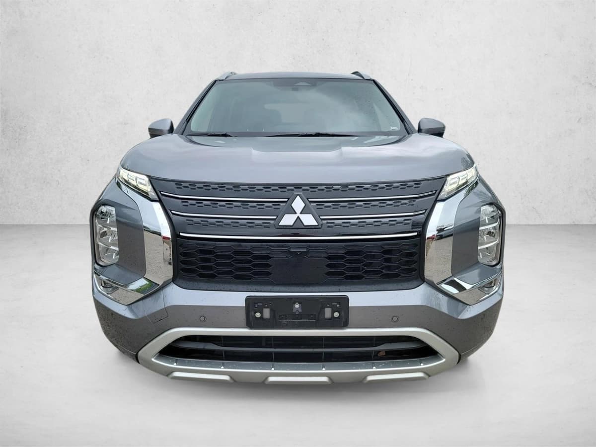 2024 Mitsubishi Outlander - Image 1