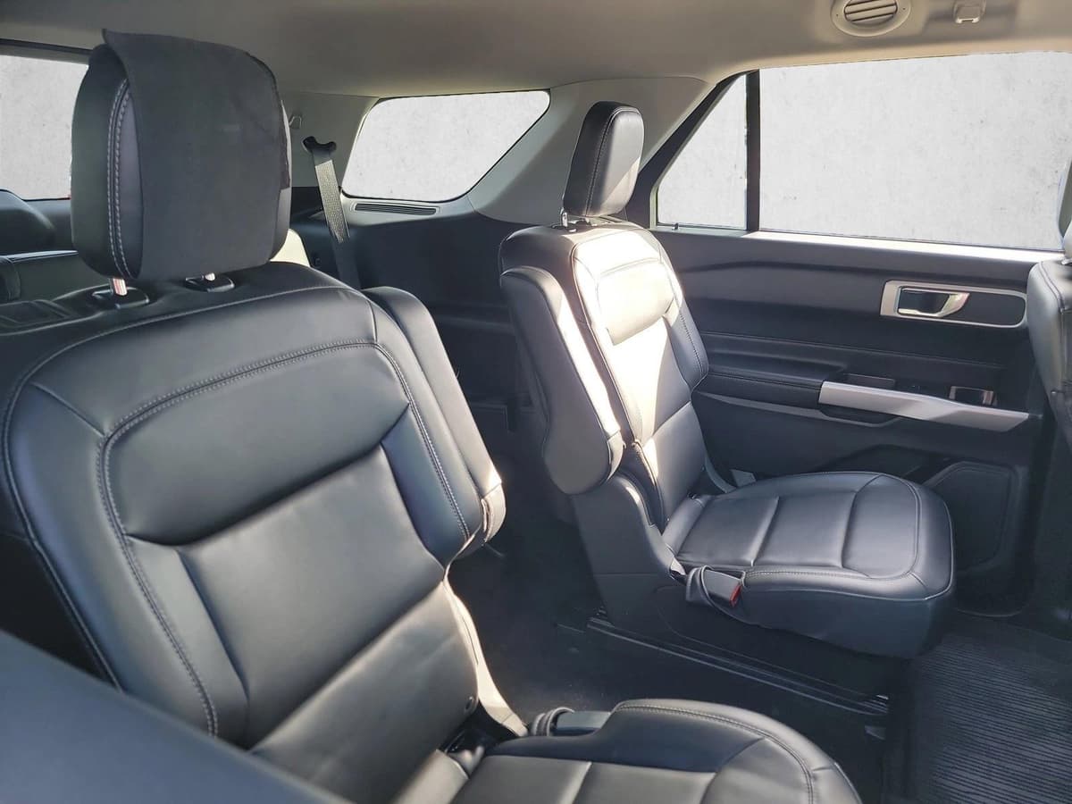 2022 Ford Explorer - Image 16