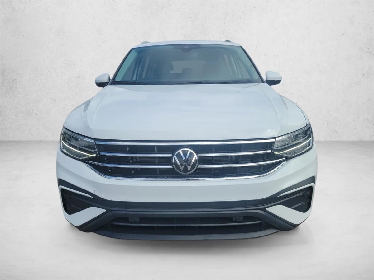 2024 Volkswagen Tiguan - Image 2