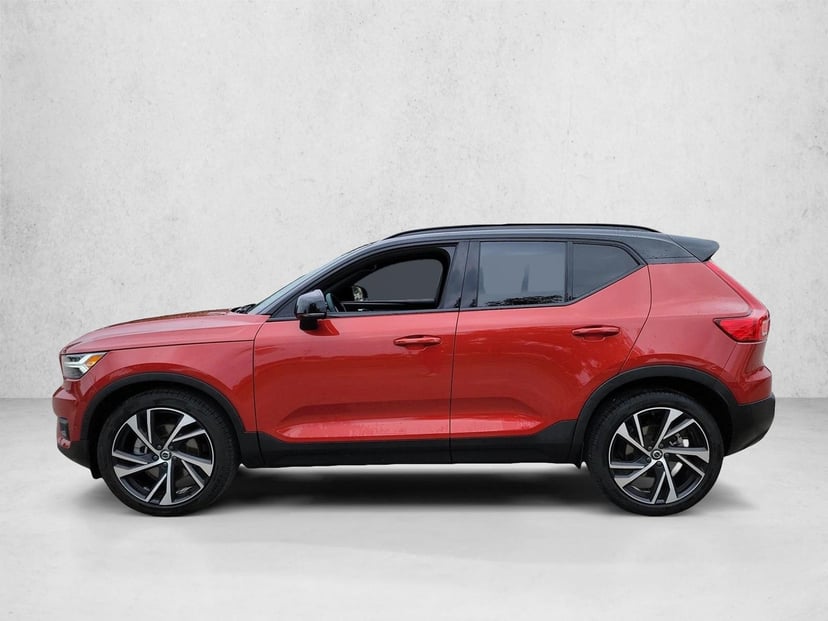 2022 Volvo XC40 - Image 8