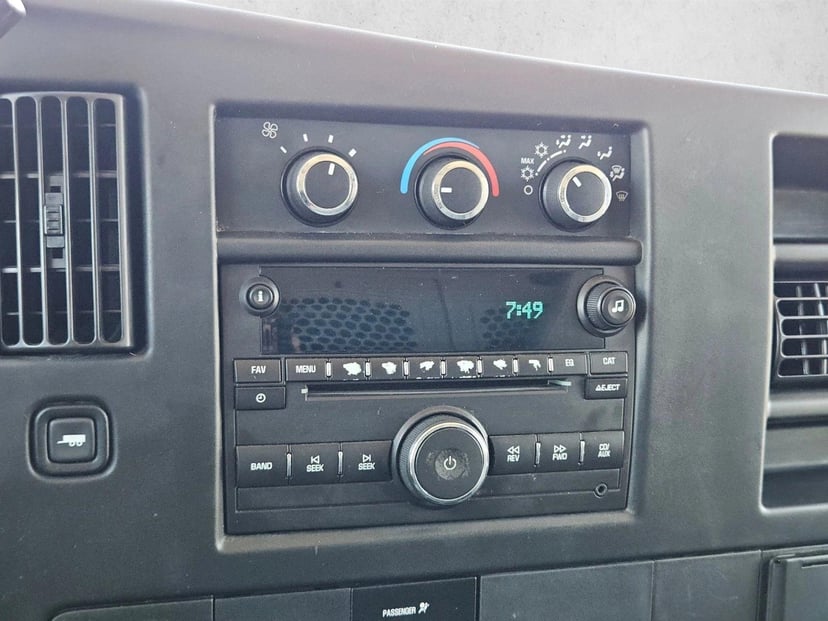 2015 Chevrolet Express 2500 - Image 13