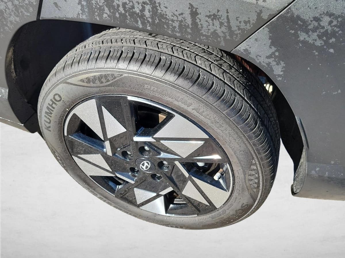 2025 Hyundai Kona - Image 12