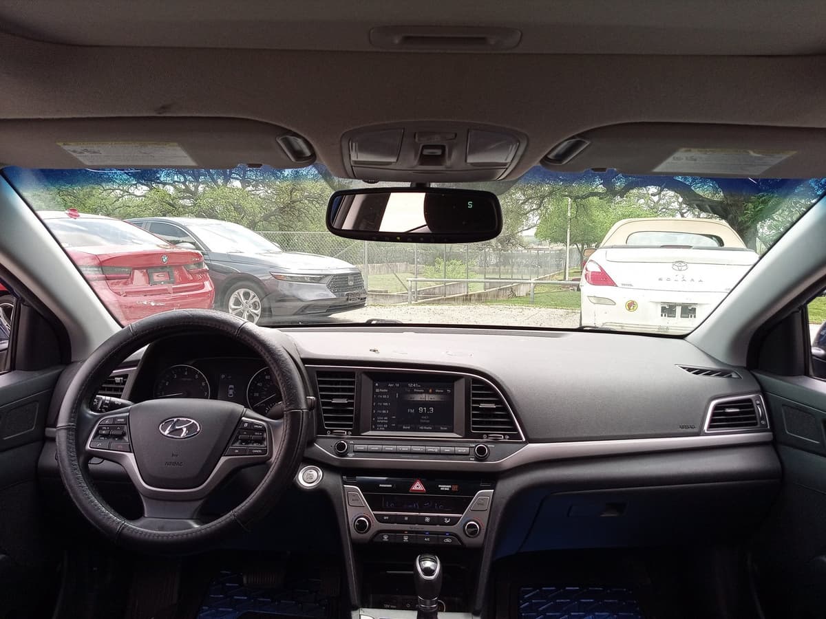 2017 Hyundai Elantra - Image 17