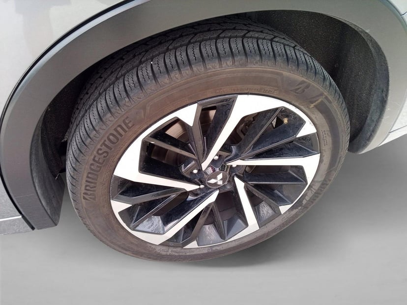 2022 Mitsubishi Outlander - Image 9