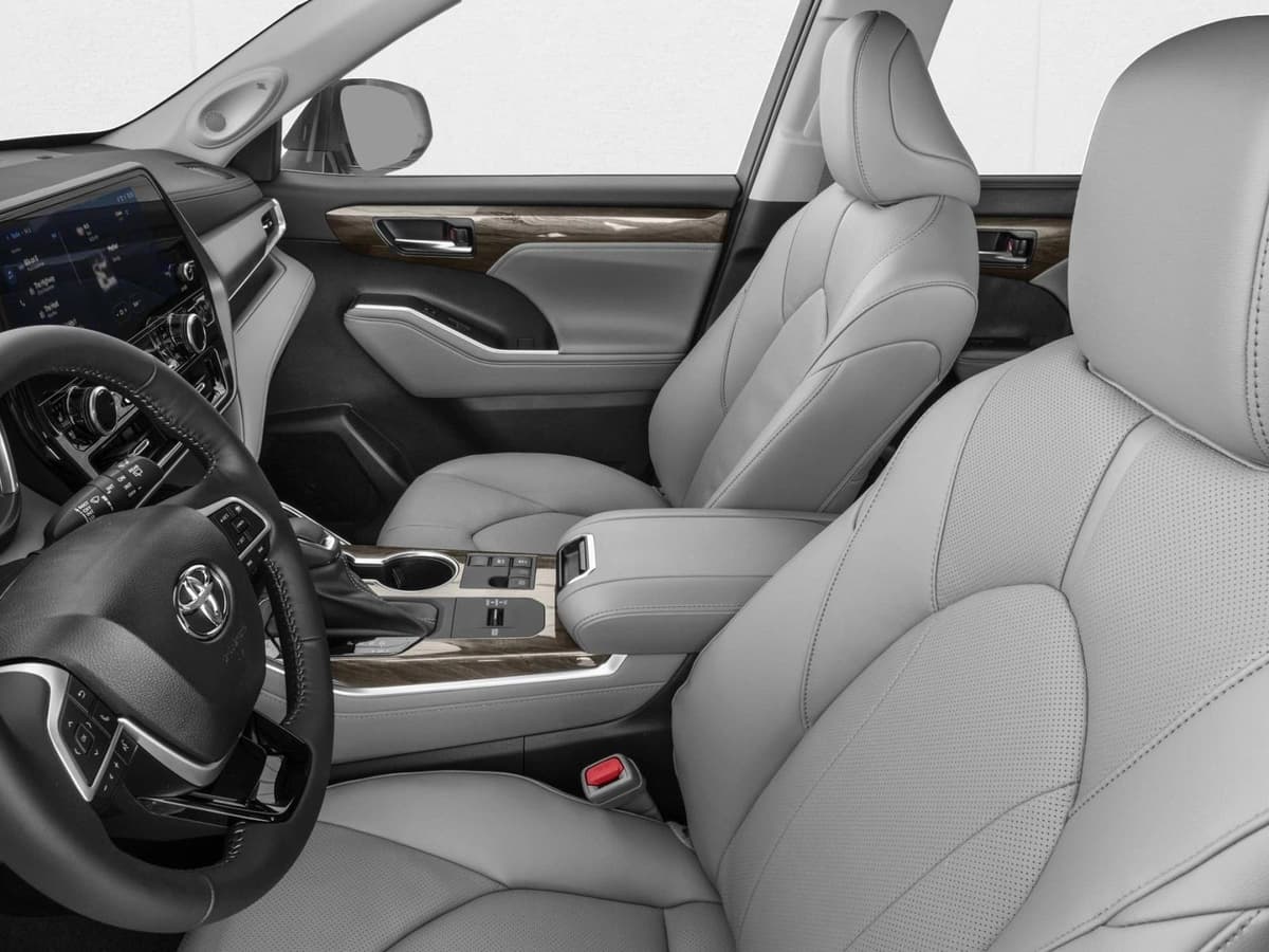 2026 Toyota Highlander Hybrid - Image 6