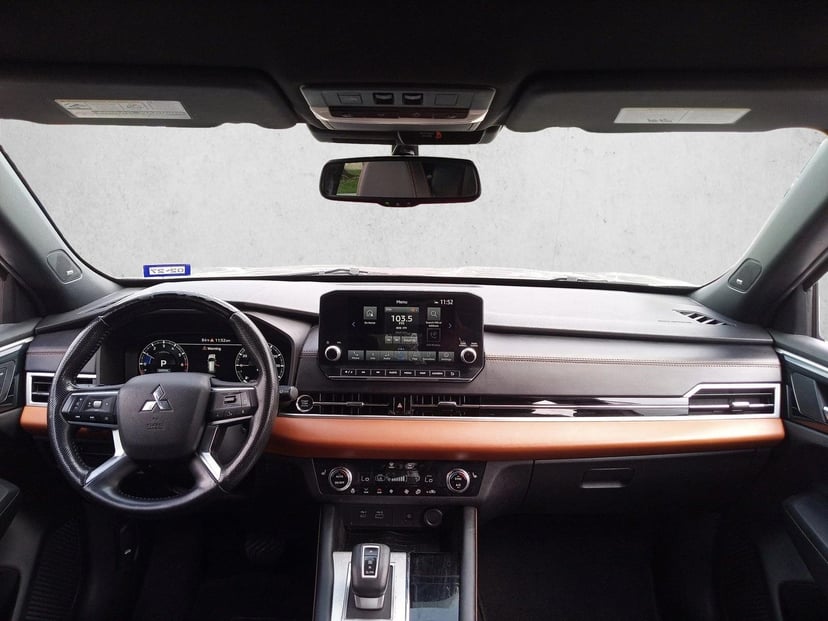 2022 Mitsubishi Outlander - Image 12