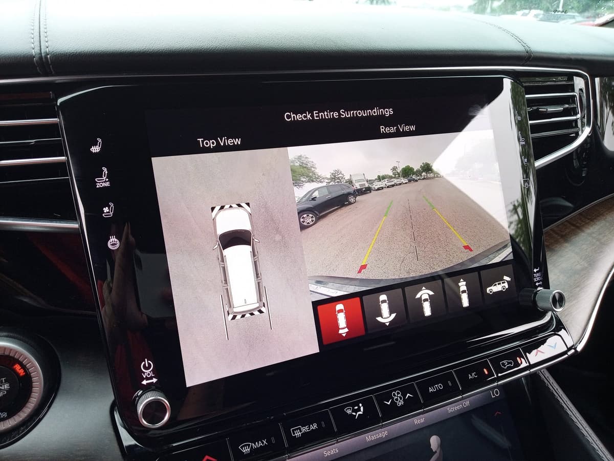 2023 Jeep Grand Wagoneer - Image 23