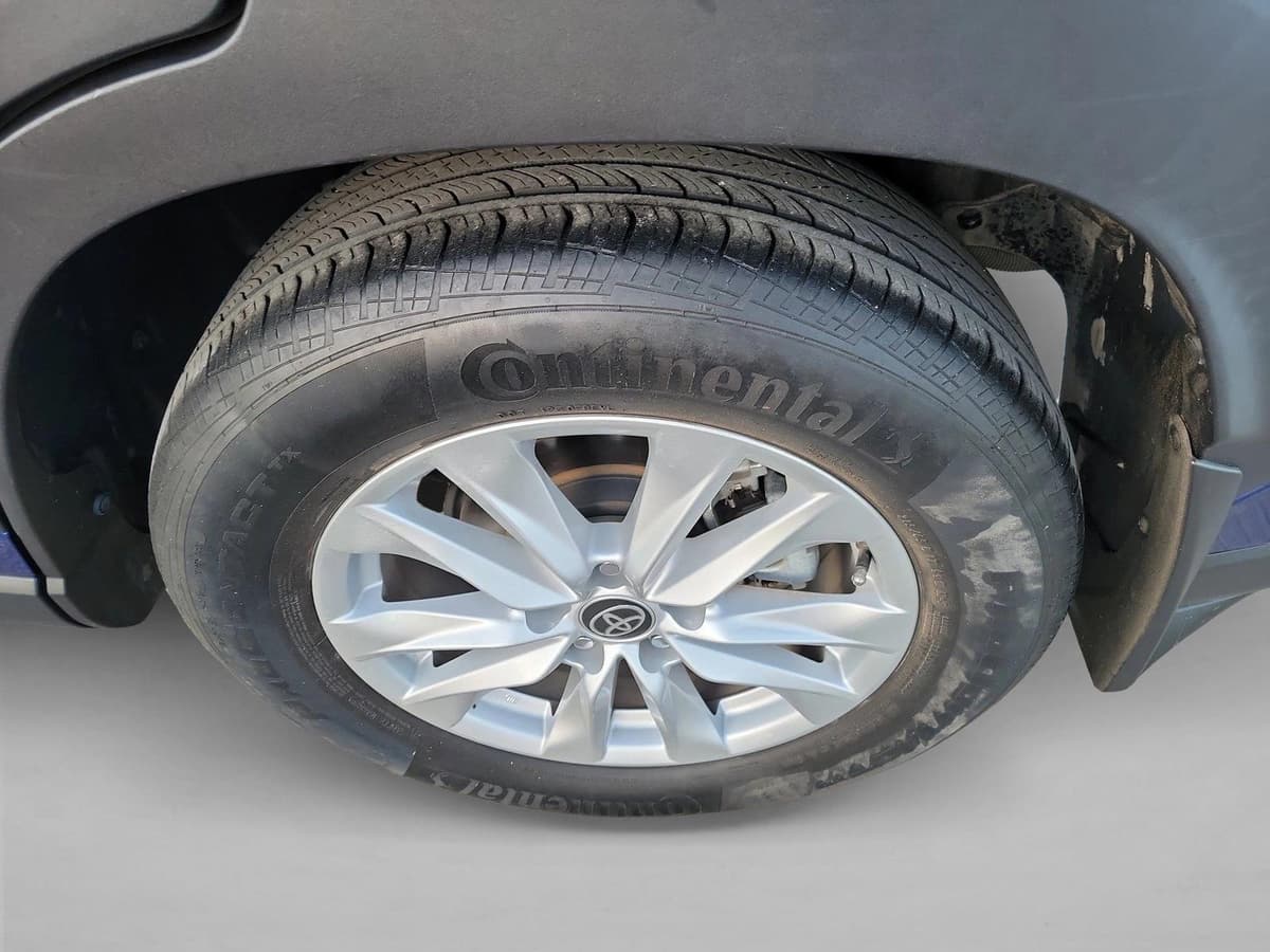 2022 Toyota Corolla Cross - Image 12