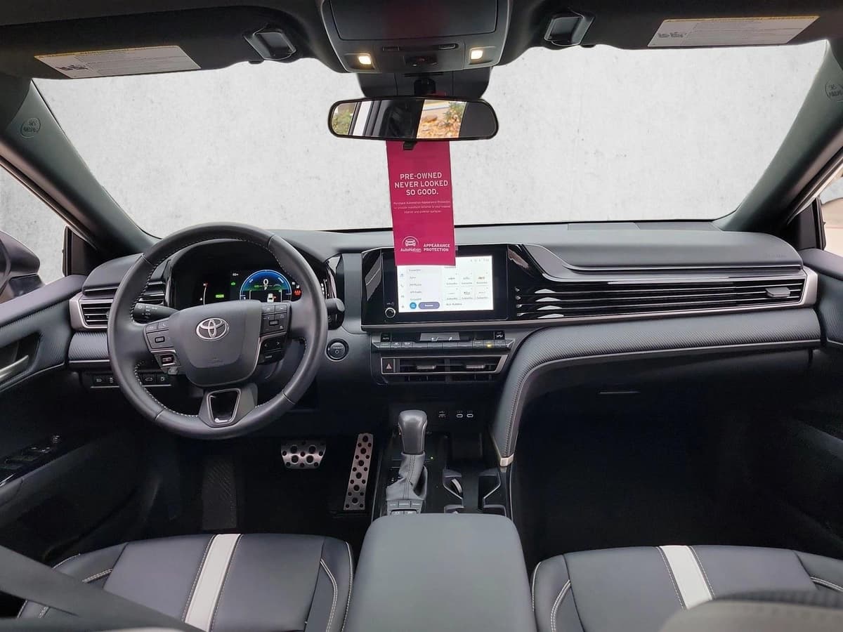 2025 Toyota Camry - Image 18