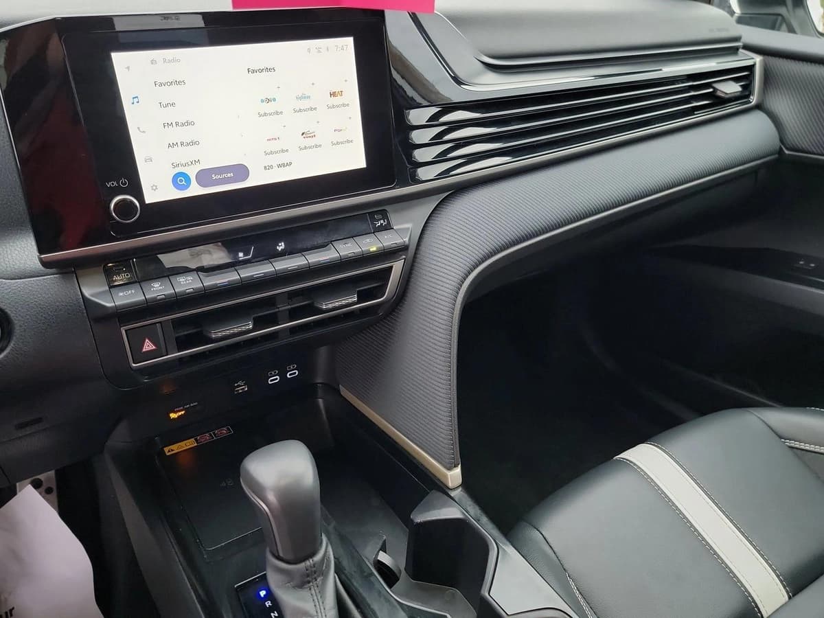 2025 Toyota Camry - Image 21