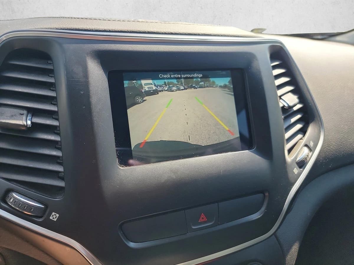 2019 Jeep Cherokee - Image 21