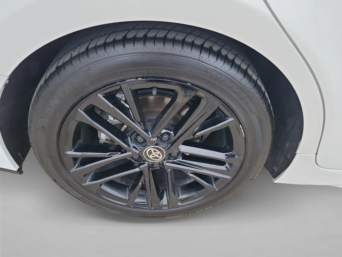 2025 Toyota Camry - Image 11