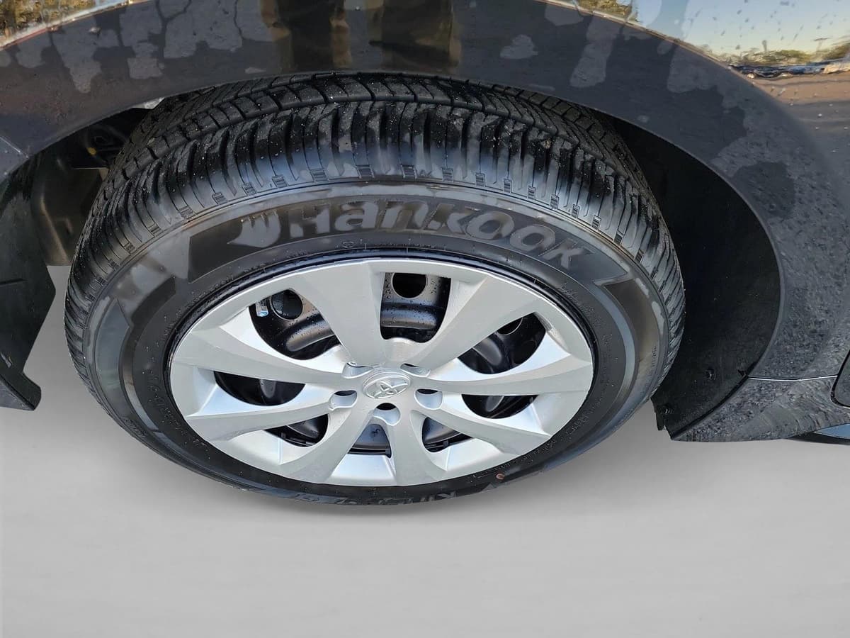 2025 Toyota Corolla - Image 11