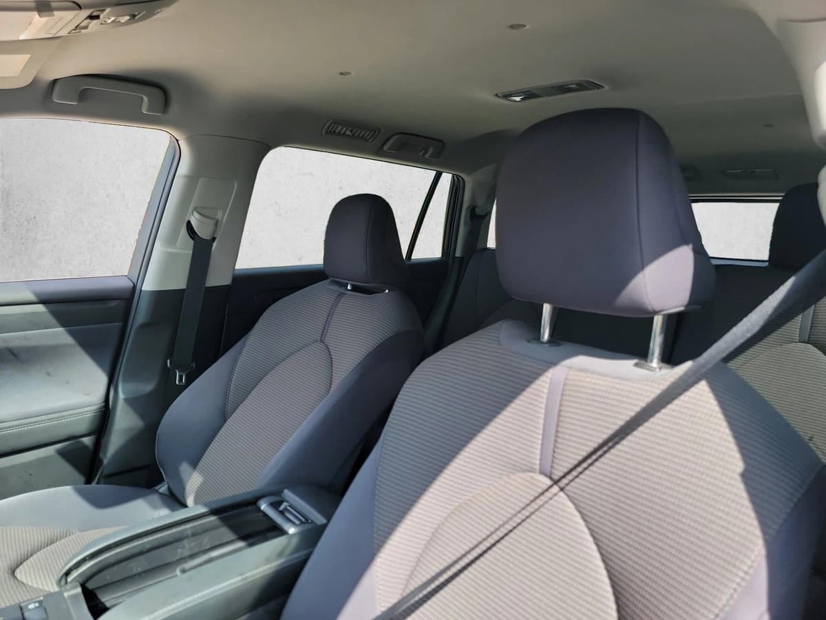 2022 Toyota Highlander - Image 10