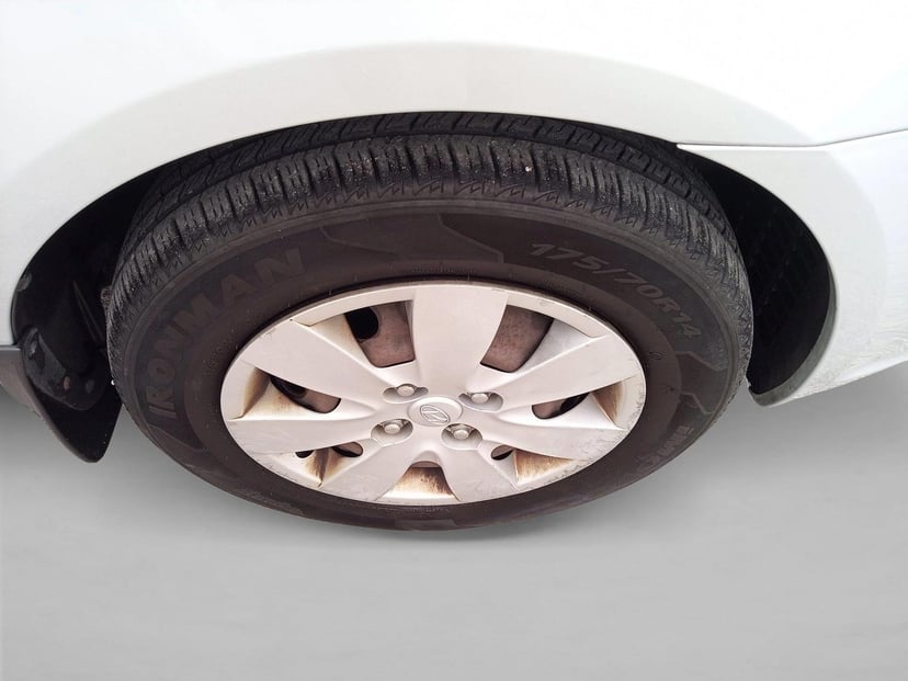 2010 Hyundai Accent - Image 10