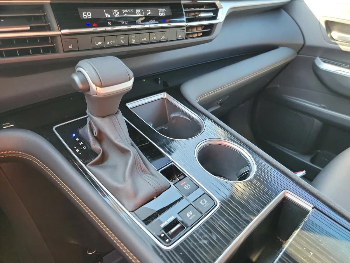 2025 Toyota Sienna - Image 22