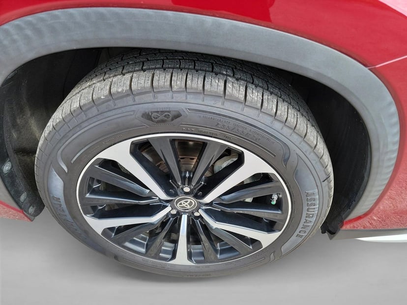 2021 Toyota Highlander - Image 9