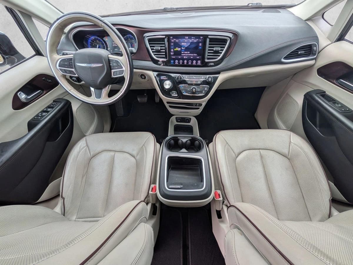 2020 Chrysler Pacifica - Image 18
