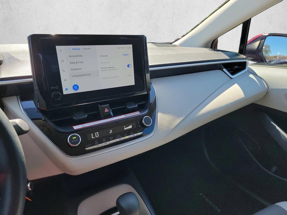 2025 Toyota Corolla - Image 21