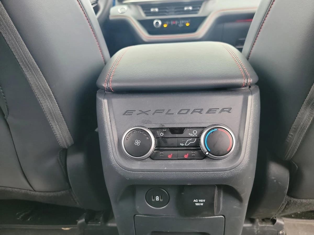 2025 Ford Explorer - Image 14