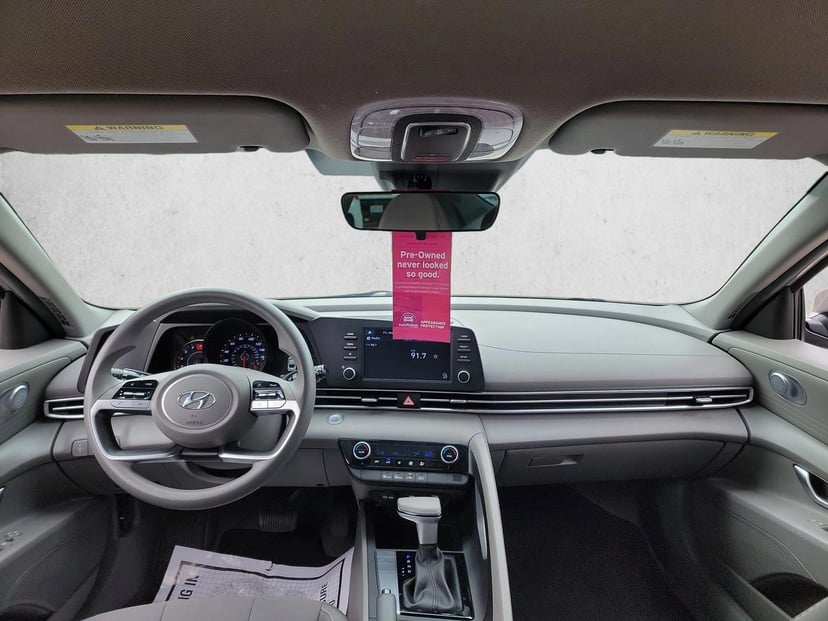 2023 Hyundai Elantra - Image 17