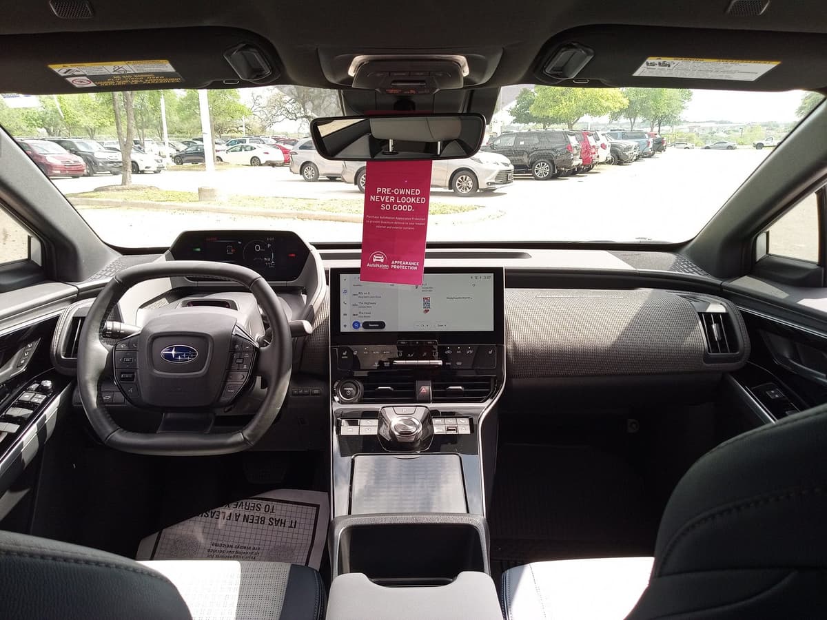 2025 Subaru Solterra - Image 18