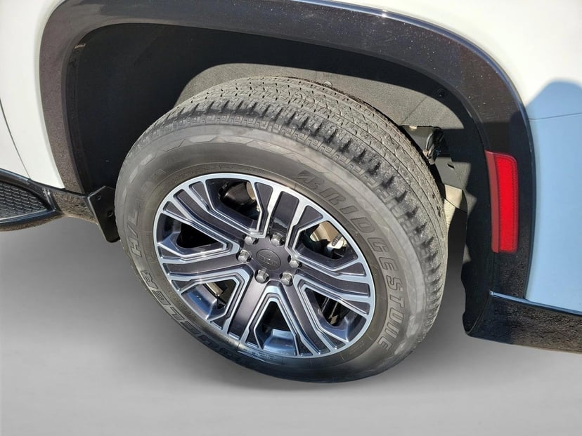2024 Jeep Wagoneer L - Image 12
