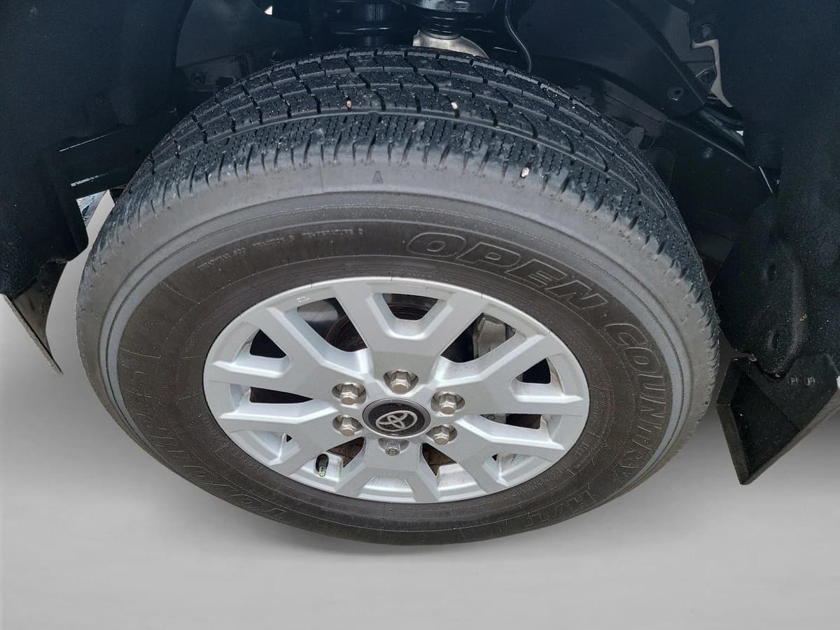 2024 Toyota Tacoma - Image 9