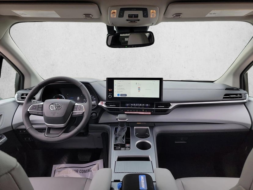 2026 Toyota Sienna - Image 18