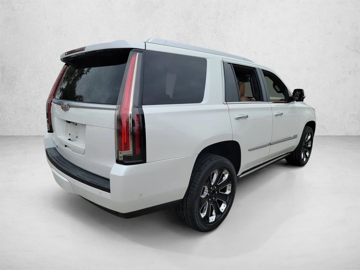 2017 CADILLAC Escalade - Image 6