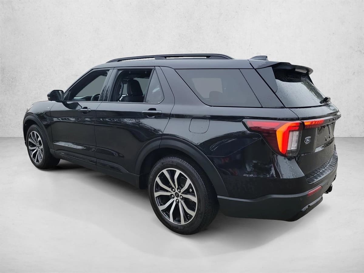 2025 Ford Explorer - Image 9