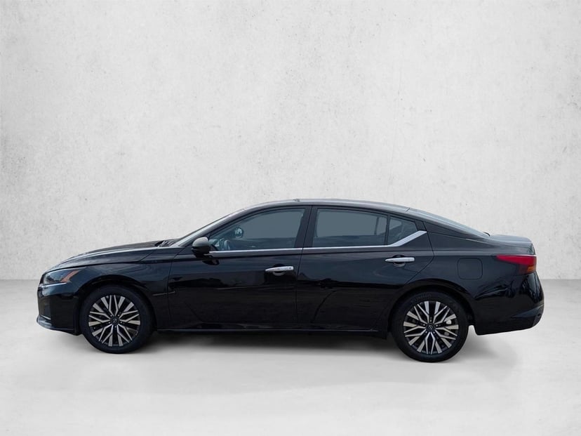 2025 Nissan Altima - Image 3