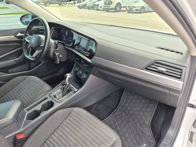 2022 Volkswagen Jetta - Image 21