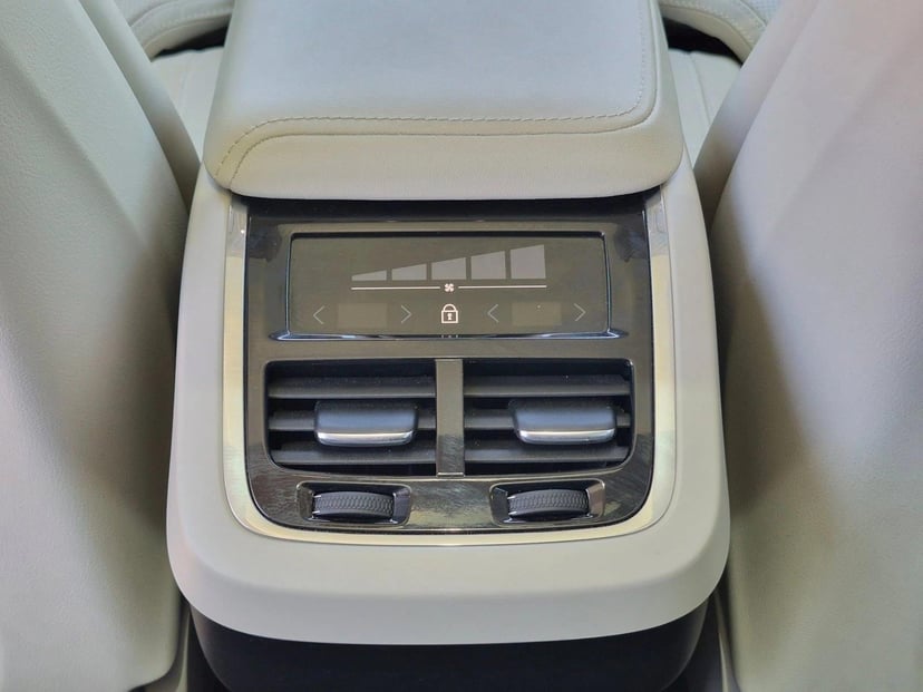 2021 Volvo XC60 - Image 13