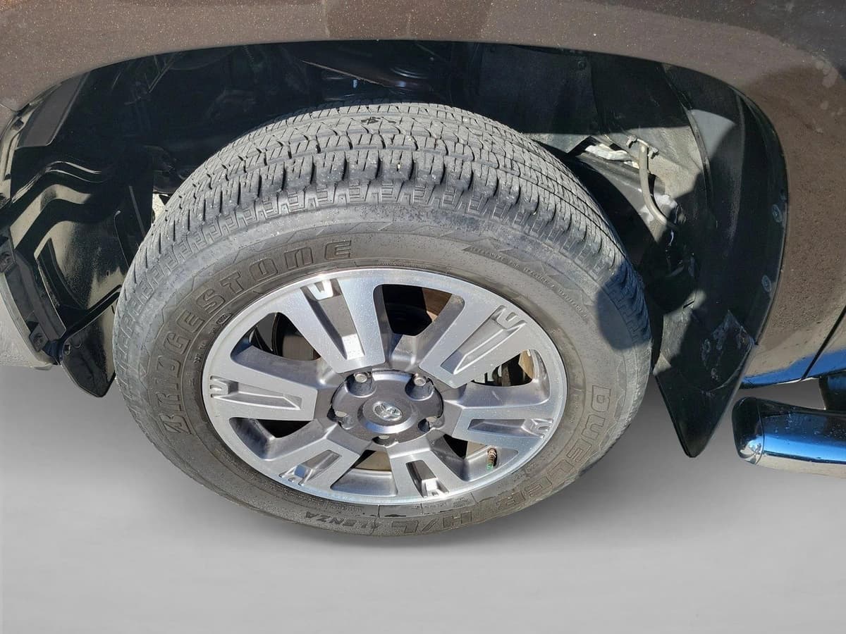2018 Toyota Tundra - Image 10