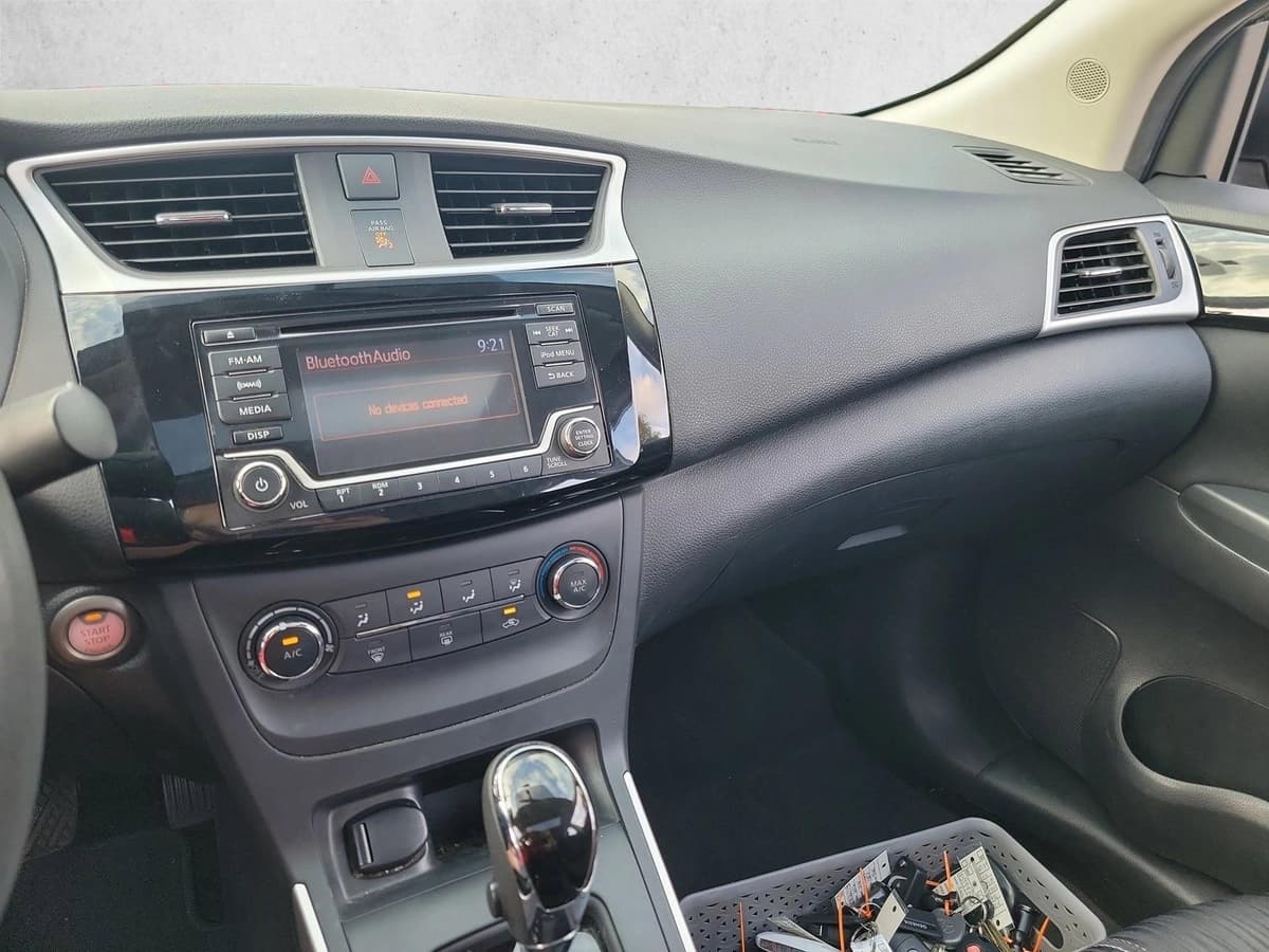 2017 Nissan Sentra - Image 20