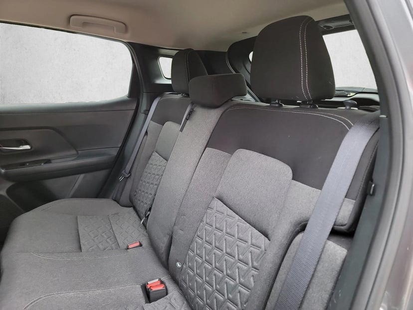 2025 Nissan Kicks - Image 10