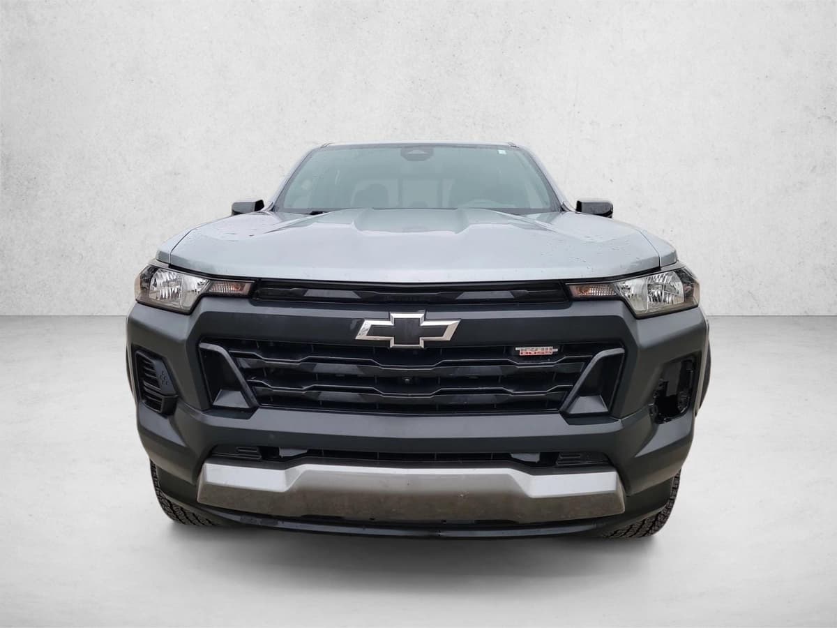 2024 Chevrolet Colorado - Image 3