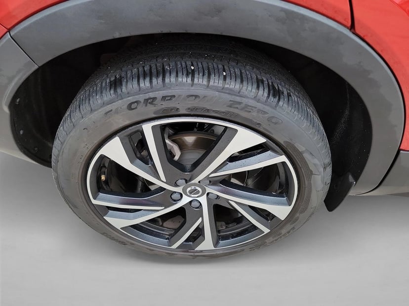 2022 Volvo XC40 - Image 11