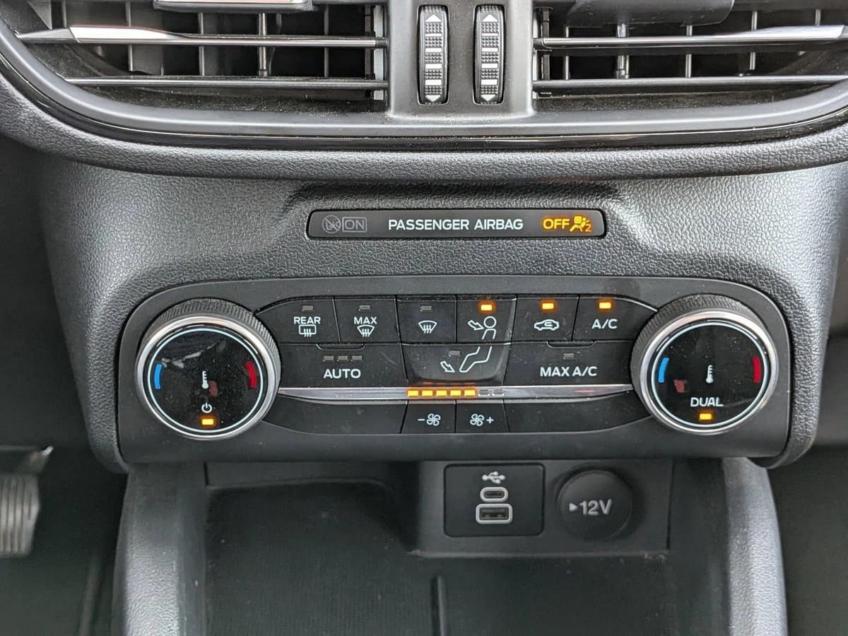 2025 Ford Escape - Image 14