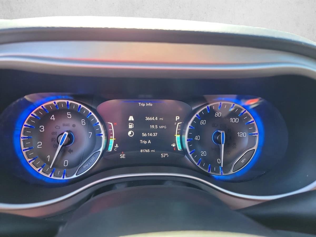 2020 Chrysler Pacifica - Image 16