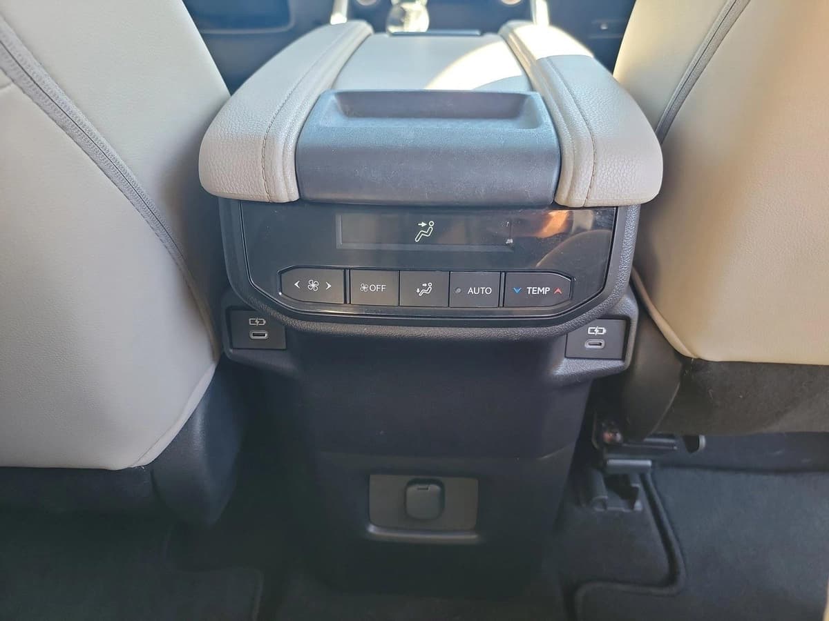 2024 Toyota Grand Highlander - Image 17