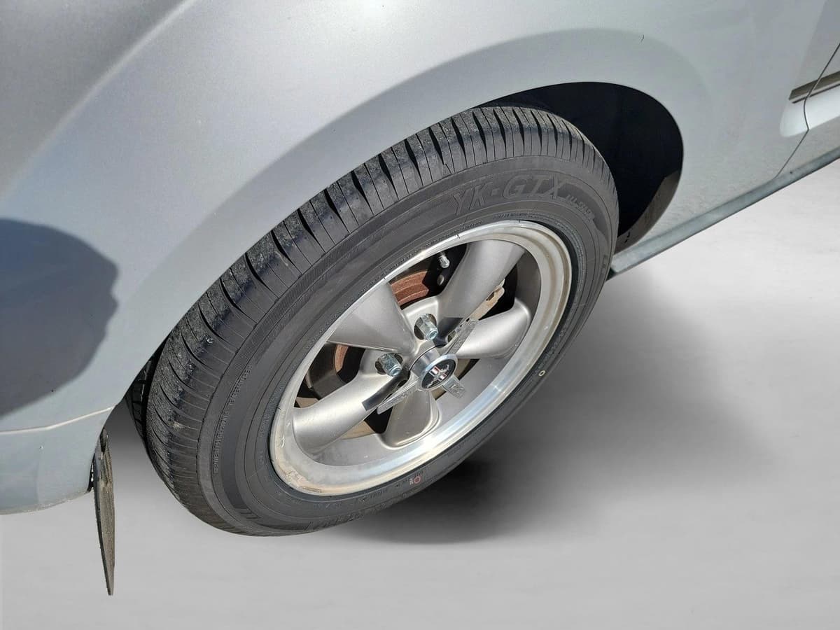 2007 Ford Mustang - Image 11