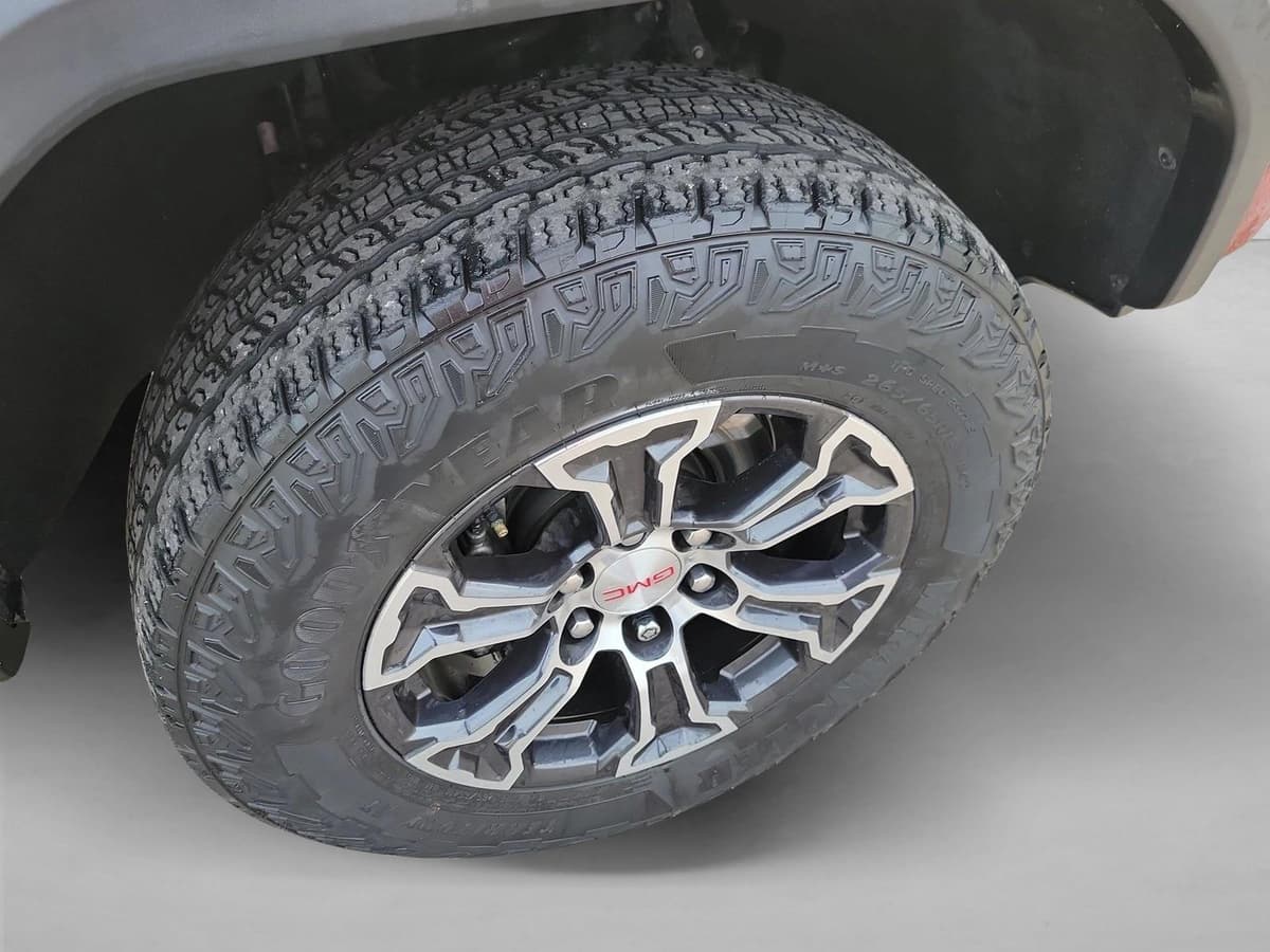 2023 GMC Canyon - Image 10