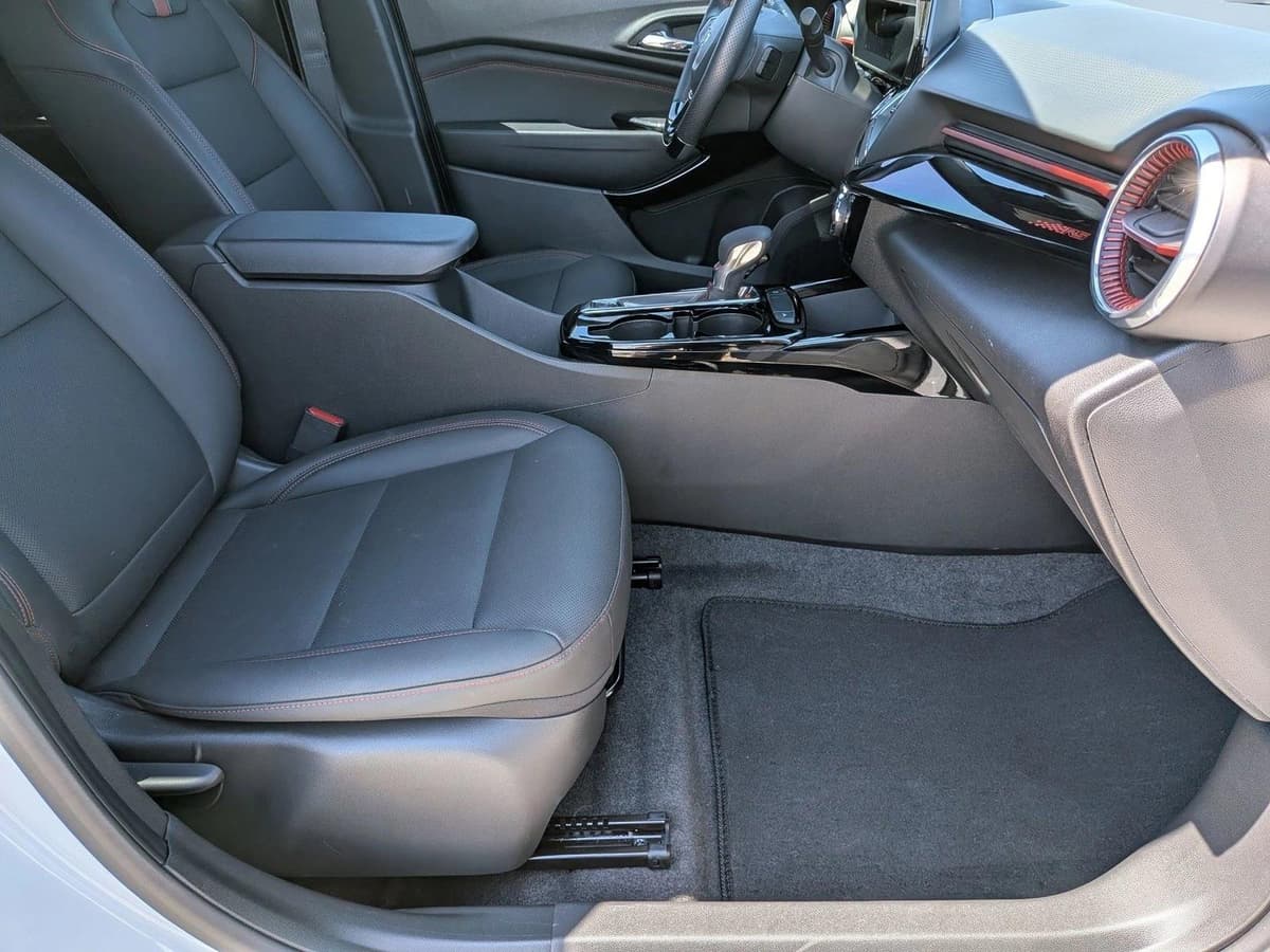 2025 Chevrolet Trax - Image 20