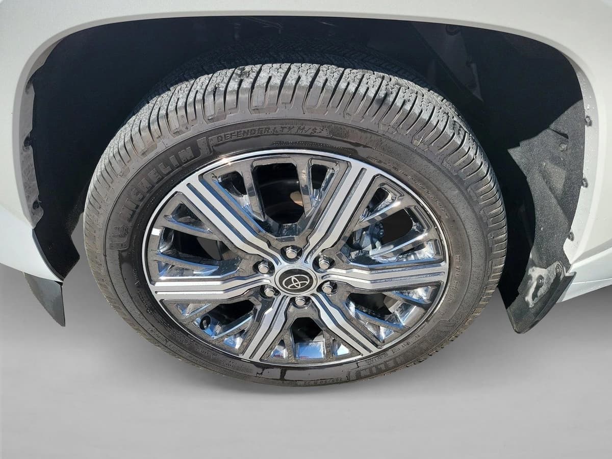 2023 Toyota Sequoia - Image 9