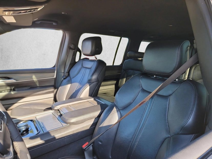 2024 Jeep Wagoneer L - Image 13