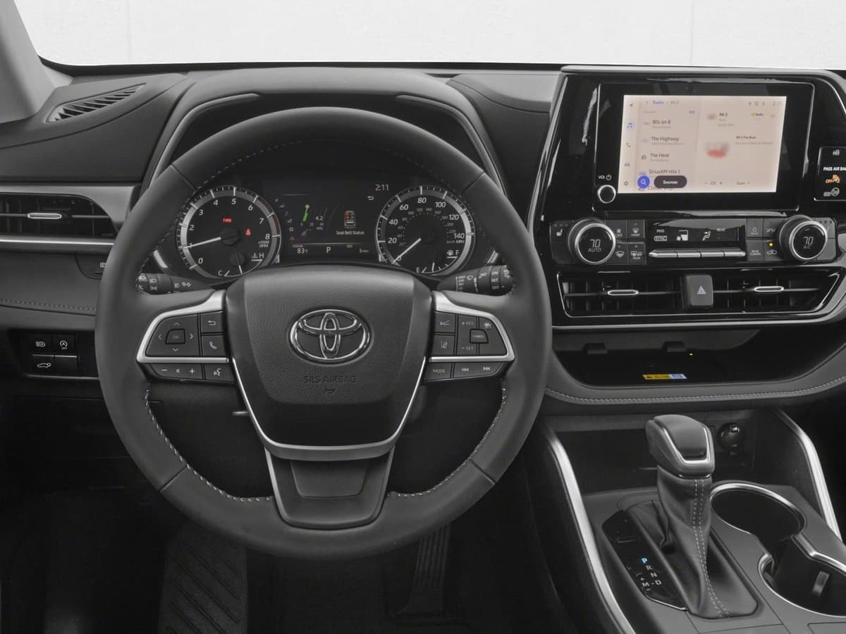 2026 Toyota Highlander - Image 4