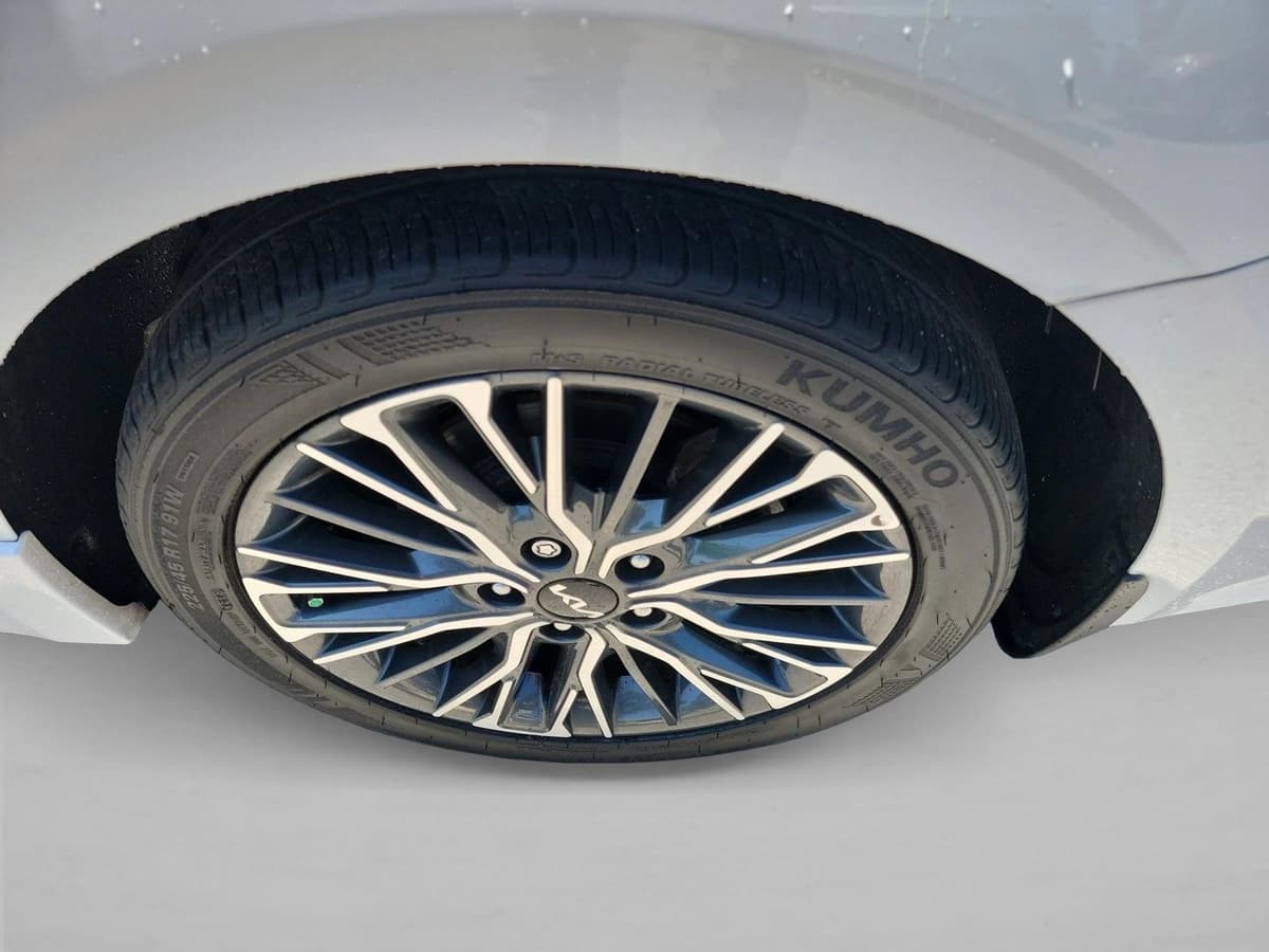 2023 Kia Forte - Image 12