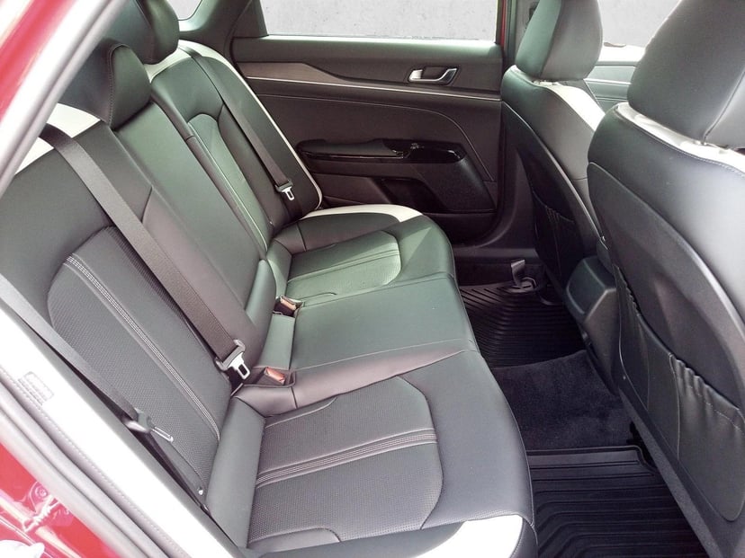 2025 Kia K5 - Image 16